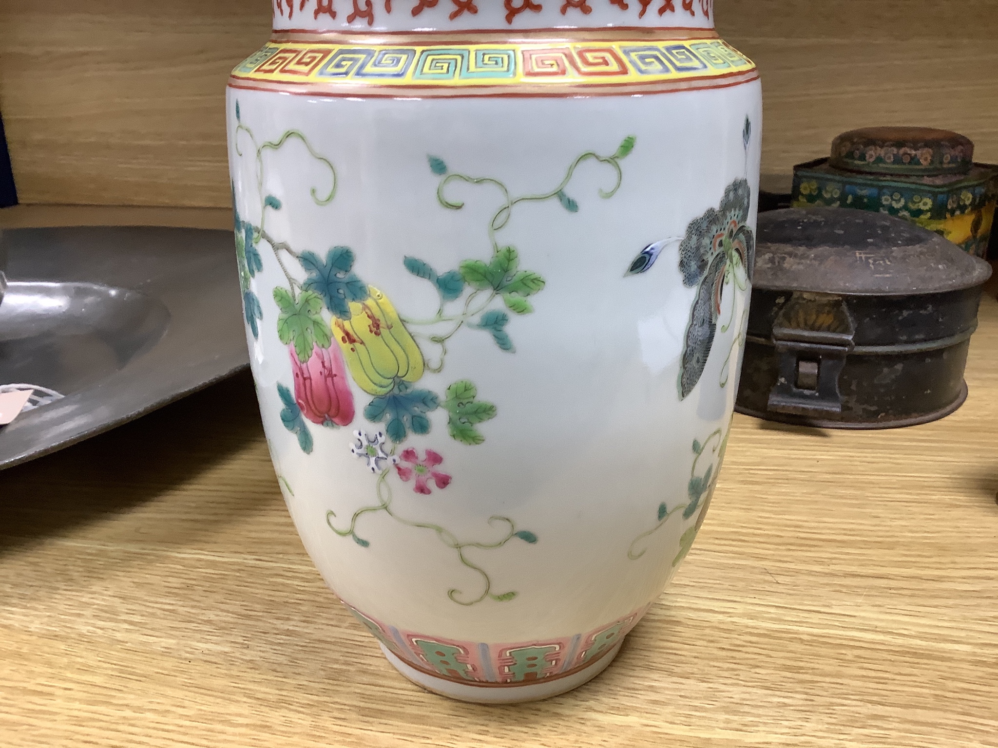 A pair of Chinese famille rose vase and covers, height 26cm